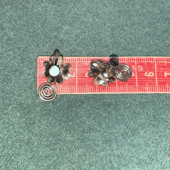 Vintage sterling screw back earrings - Picture 10 of 12